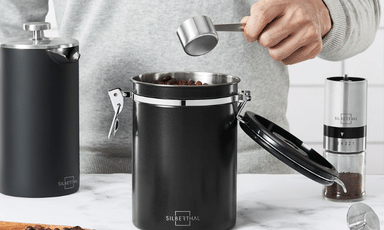 Kaffee kochen ohne Strom – So geht die Kaffeezubereitung ohne Maschine