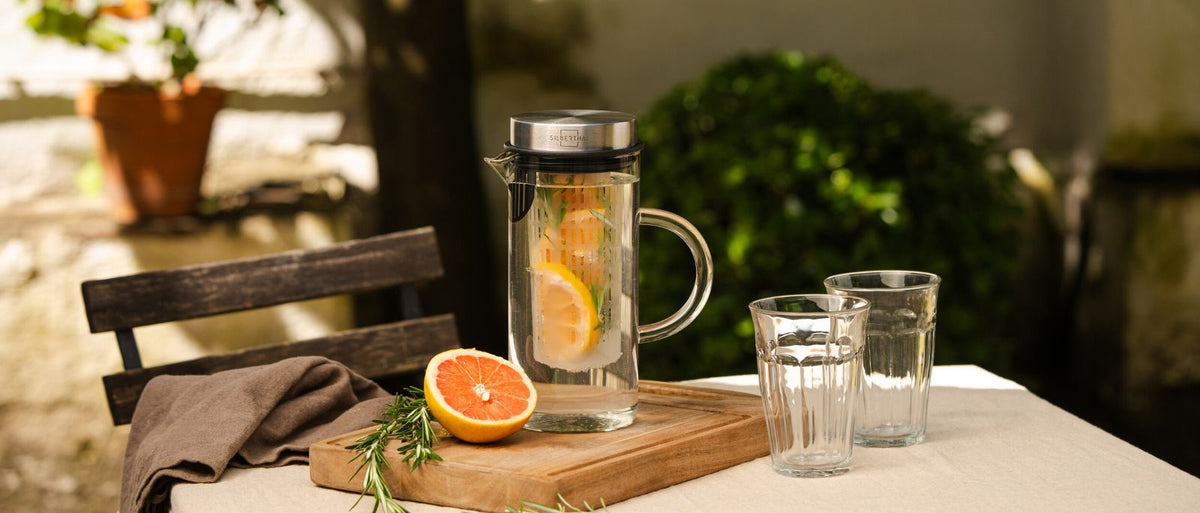 Wasserkaraffen aus Glas mit Einsatz