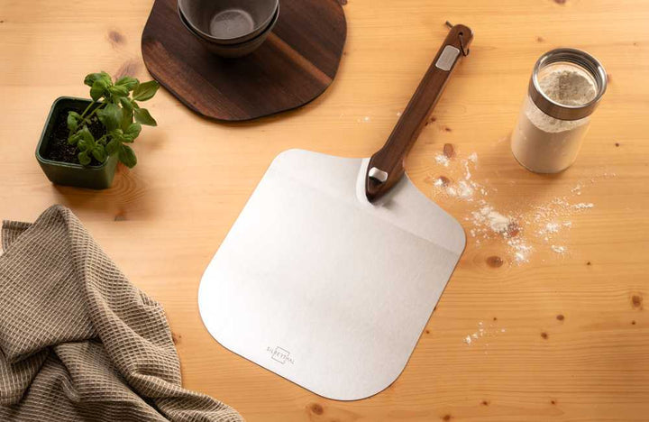 Extra große, flache Schaufel für perfekte Ergebnisse