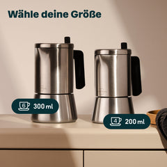 Espressokocher in zwei Größen, 300 ml und 200 ml, nebeneinander in der Küche