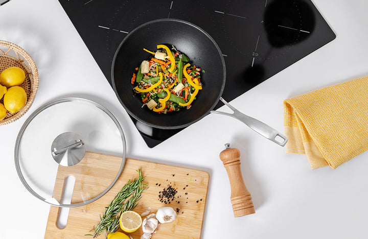 Multifunktionaler Wok mit Glasdeckel