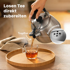 Losen Tee direkt im Wasserkessel zubereiten, Ausgusssieb hält die Blätter zurück