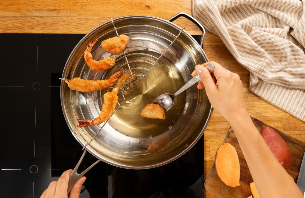 Frittiertes tropft ab und bleibt knusprig
